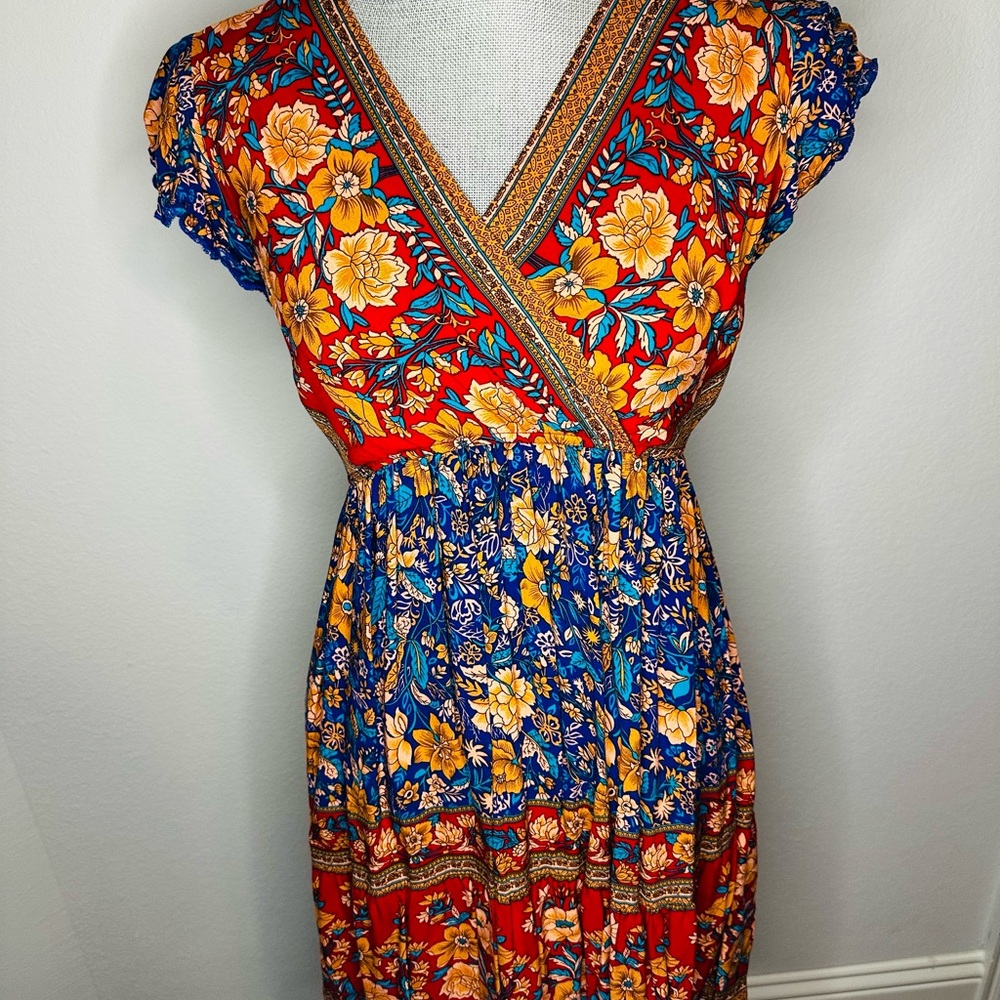 Floral V-Neck Dress midi size small